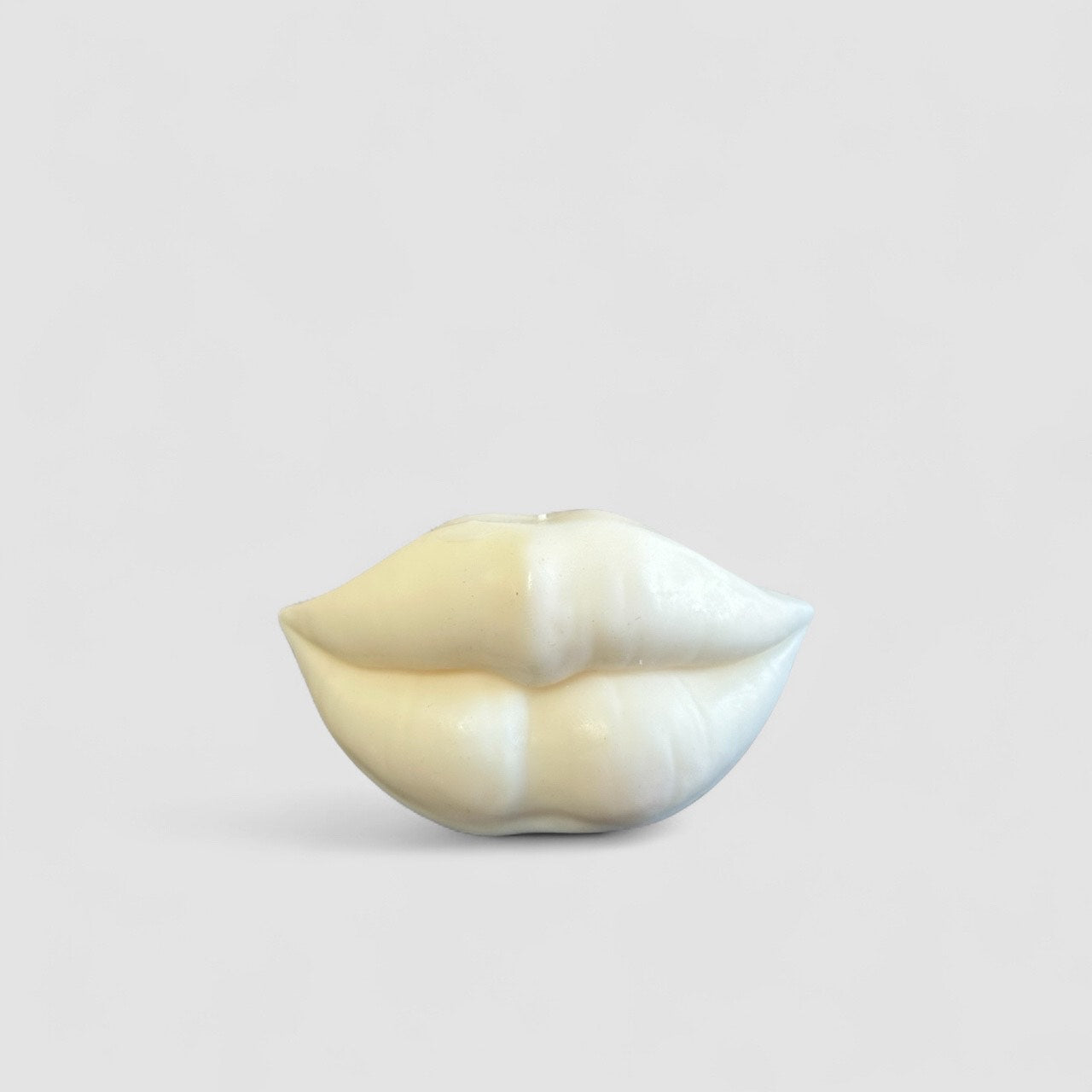Kiss Candle