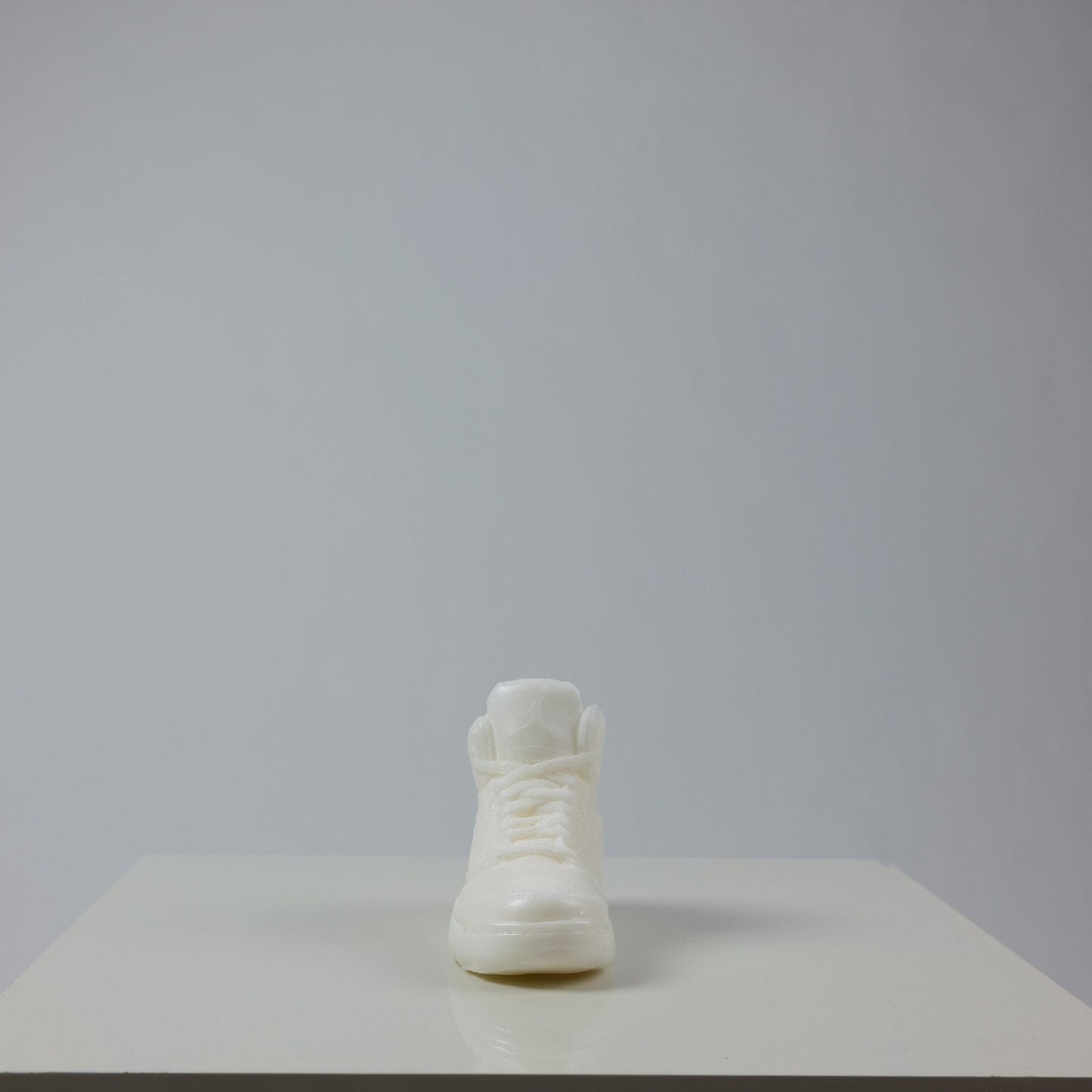 AJ5 V OG Hi High Low Triple White Baby Candle Vegan Sneaker Bougie Basket 7,5 in