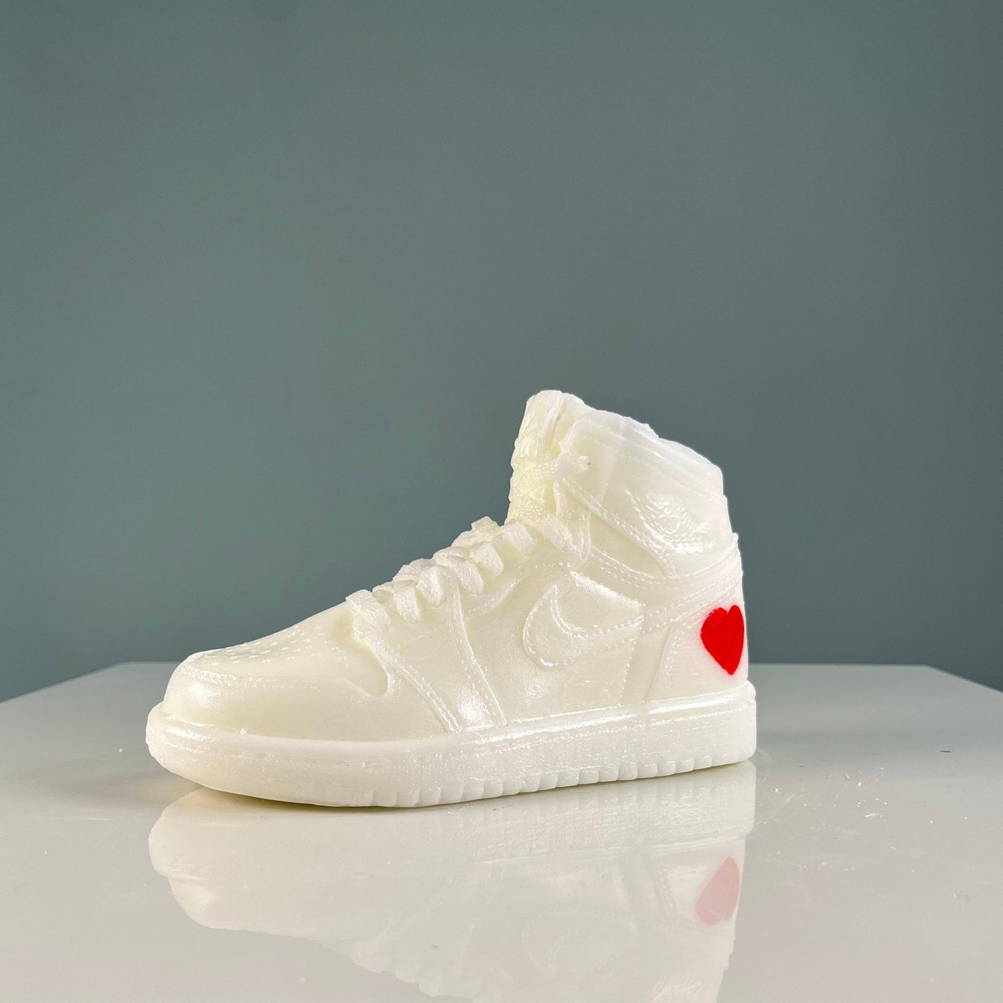 AJ1 OG Hi High Low Triple valentine’s day White Baby Candle Vegan Sneaker Bougie Basket 7,5 in
