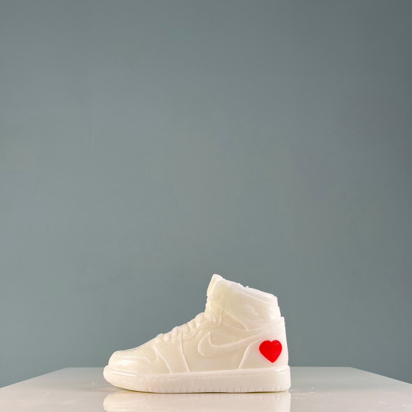 AJ1 OG Hi High Low Triple valentine’s day White Baby Candle Vegan Sneaker Bougie Basket 7,5 in