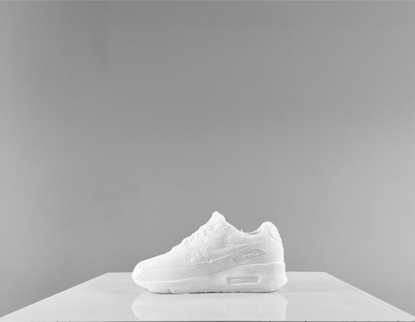 Candle AM 90 OG Retro Vegan Sneaker Basket 25 cm 10 In Bougie
