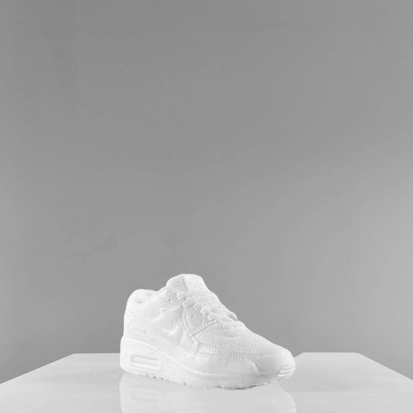 Candle AM 90 OG Retro Vegan Sneaker Basket 25 cm 10 In Bougie