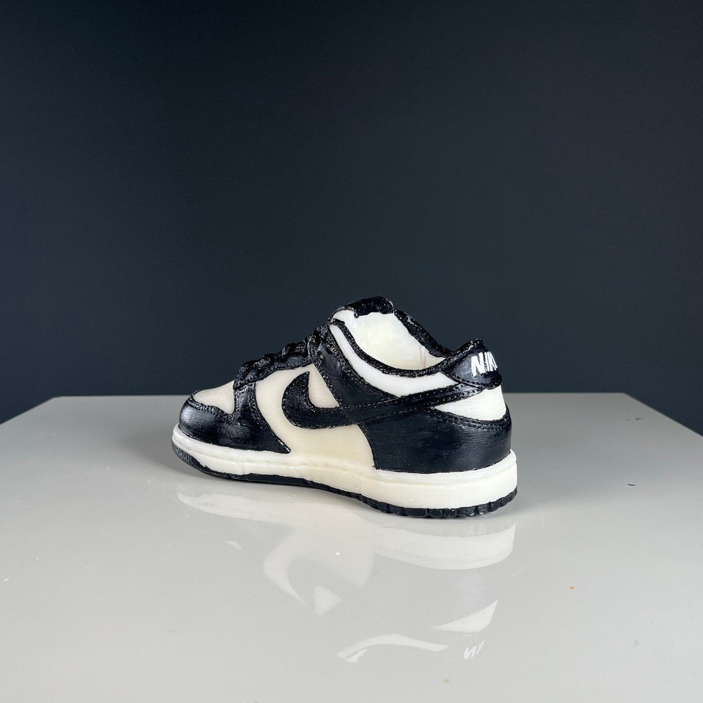 Dunk Low White / Panda custom Candle Vegan Sneaker Bougie Basket 7,5 in