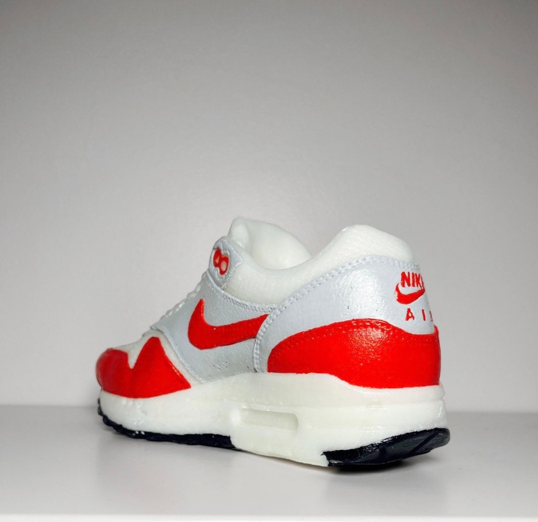 Candle AM1 Fire Red Custom OG Retro Vegan Sneaker Basket 25 cm 10 In Bougie