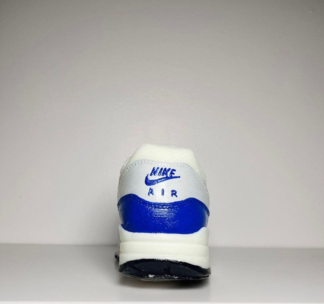 Candle AM1 Fire Royal Custom OG Retro Vegan Sneaker Basket 25 cm 10 In Bougie