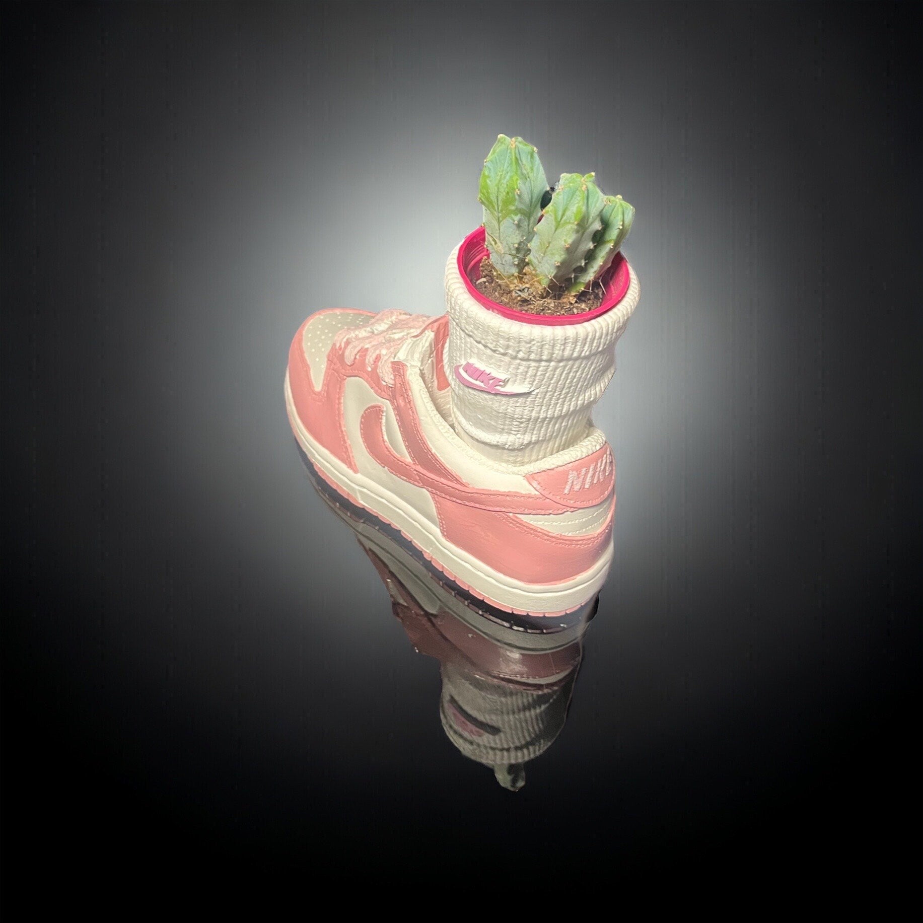 Dunk Low Pink Custom Sock planter pot de fleurs ceramic Sneakers 8 in / 20 cm