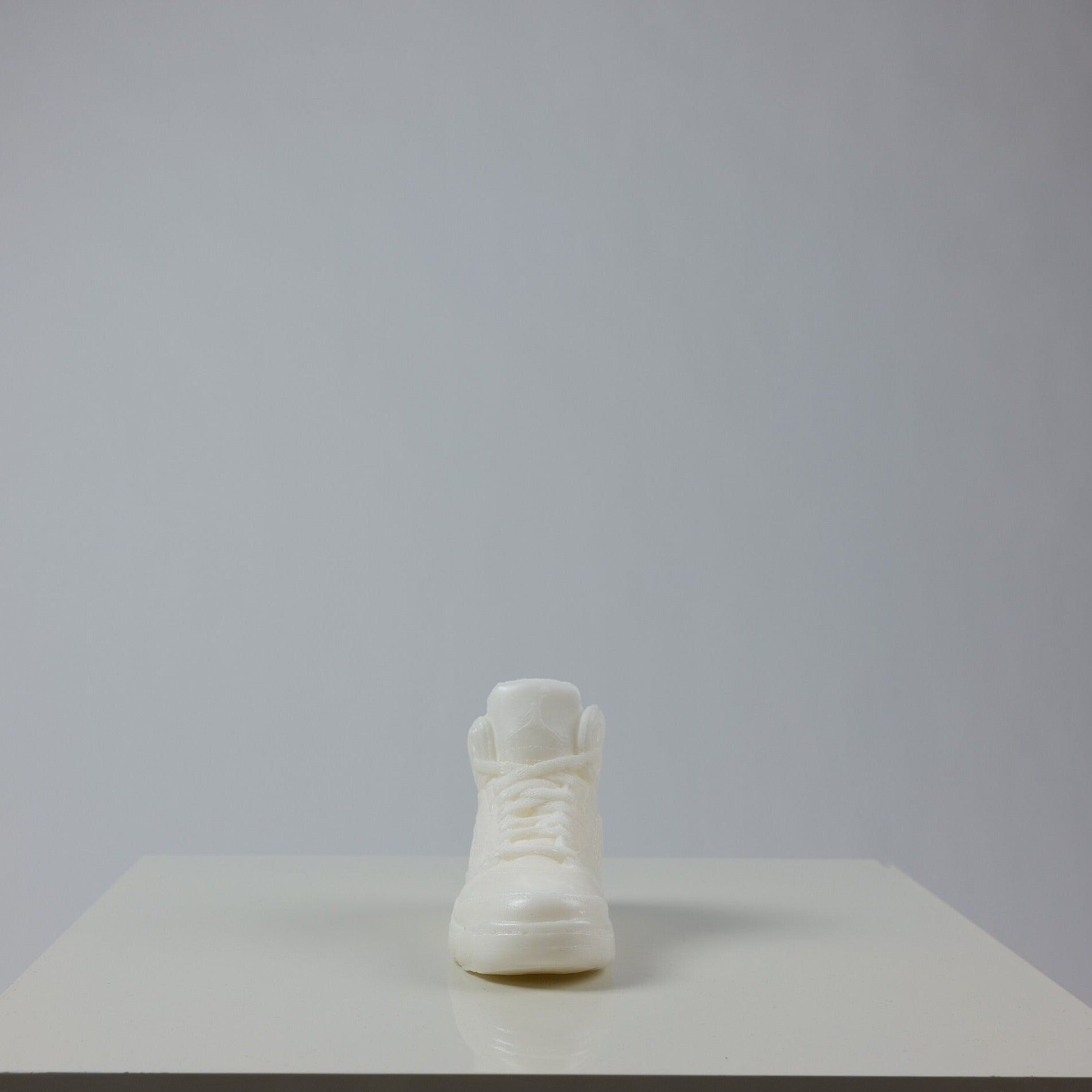 AJ5 V OG Hi High Low Triple White Baby Candle Vegan Sneaker Bougie Basket 7,5 in