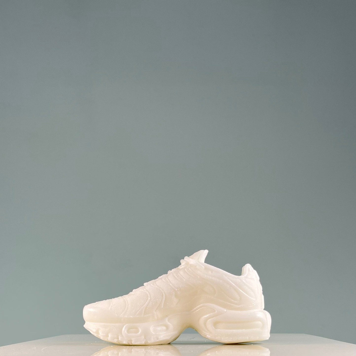Bougie Air Max Plus TN Requins 7,5 In 20 CM Candlkicks Candle