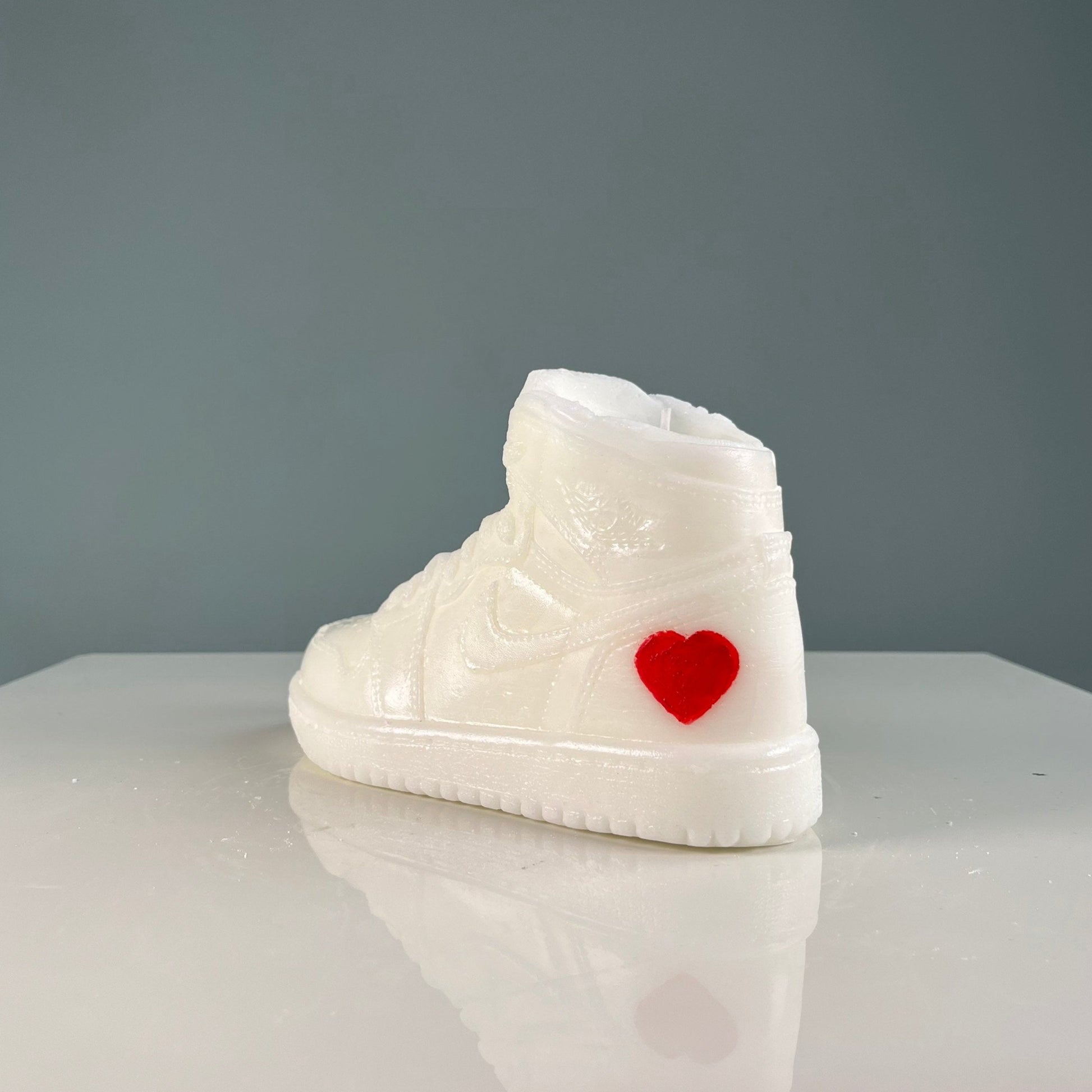 AJ1 OG Hi High Low Triple valentine’s day White Baby Candle Vegan Sneaker Bougie Basket 7,5 in